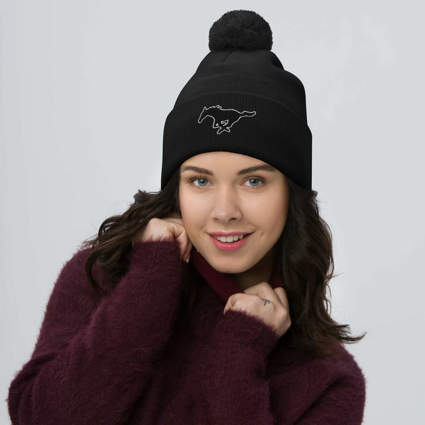 MUSTANG LOGO POM-POM BEANIE