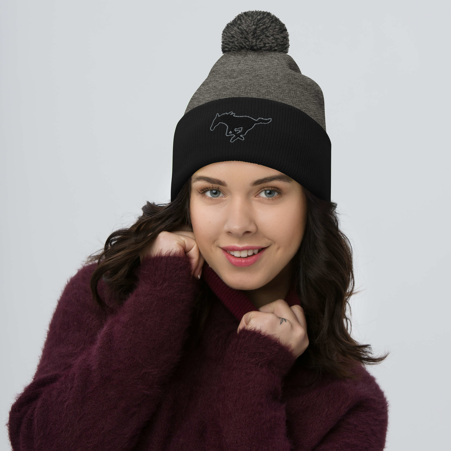 MUSTANG LOGO POM-POM BEANIE