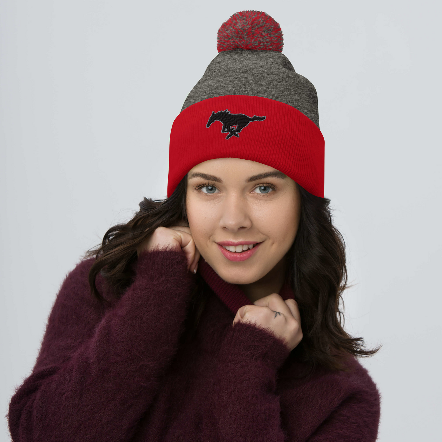 MUSTANG LOGO POM-POM BEANIE