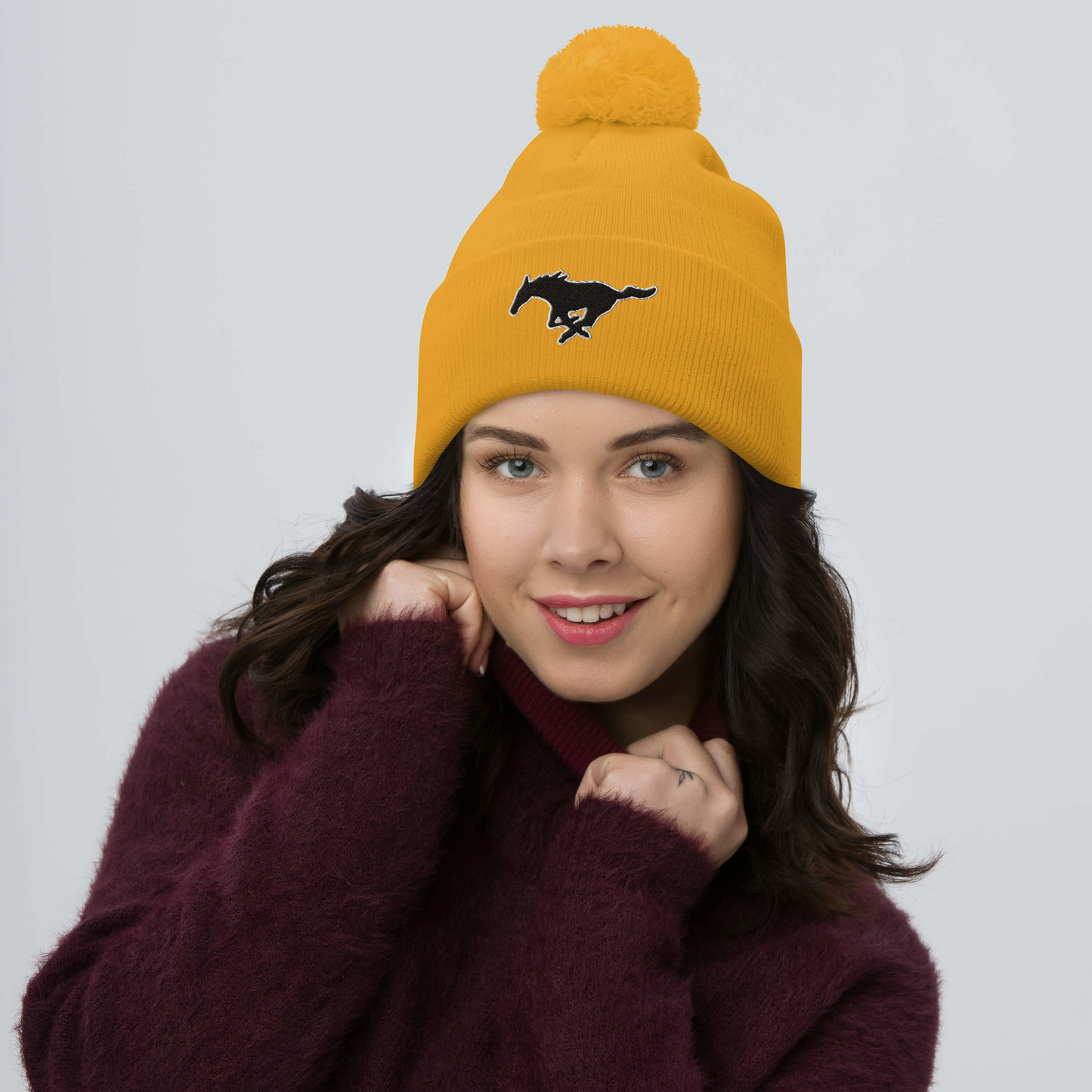 MUSTANG LOGO POM-POM BEANIE